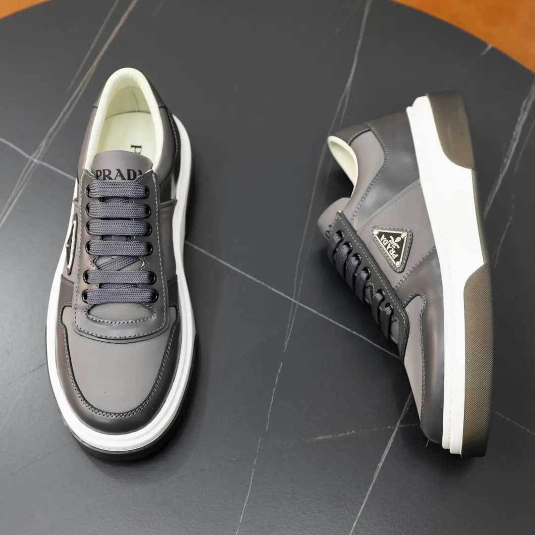Factory price: 720 top original order Brand: PRADA (Prada) Standard code: Men's size 38/44 (45 can be customized) Grade: Same as the official website Material: Original cowhide, cowhide lining, original combination two-color wear-resistant soft outsole Style category: casual sports version, young fashion, European and American trend, British style Color: actual picture color